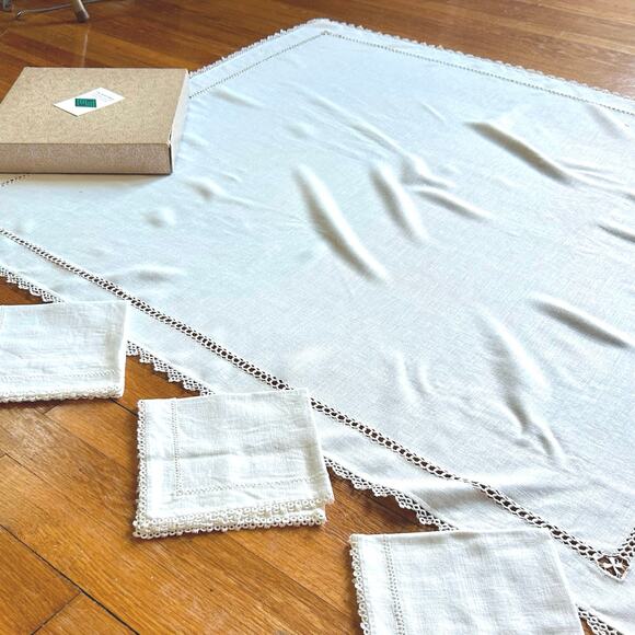 Vintage Irish Linen Tablecloth & Napkins with Crochet Lace Border - Picture 16 of 16